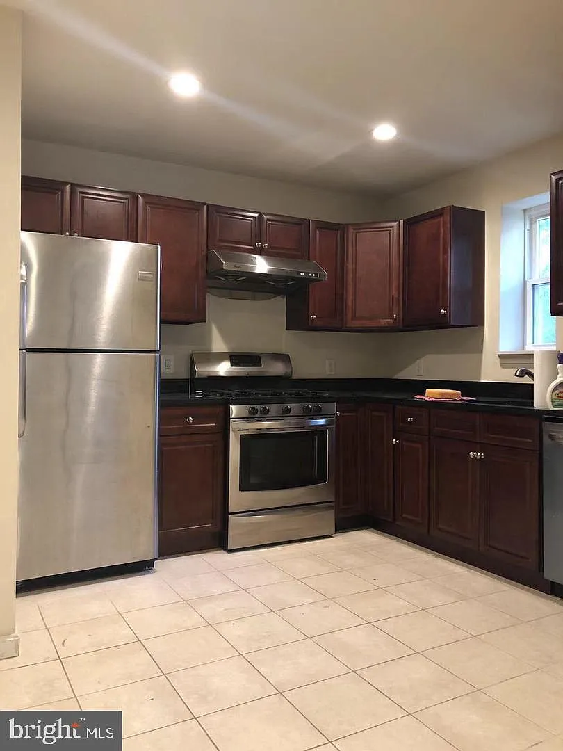 2 bed, 1.0 bath, 700 sqft, $1,650 — Photo 2