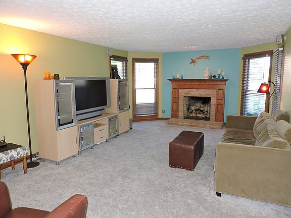 5th image of 33541 Seneca Dr