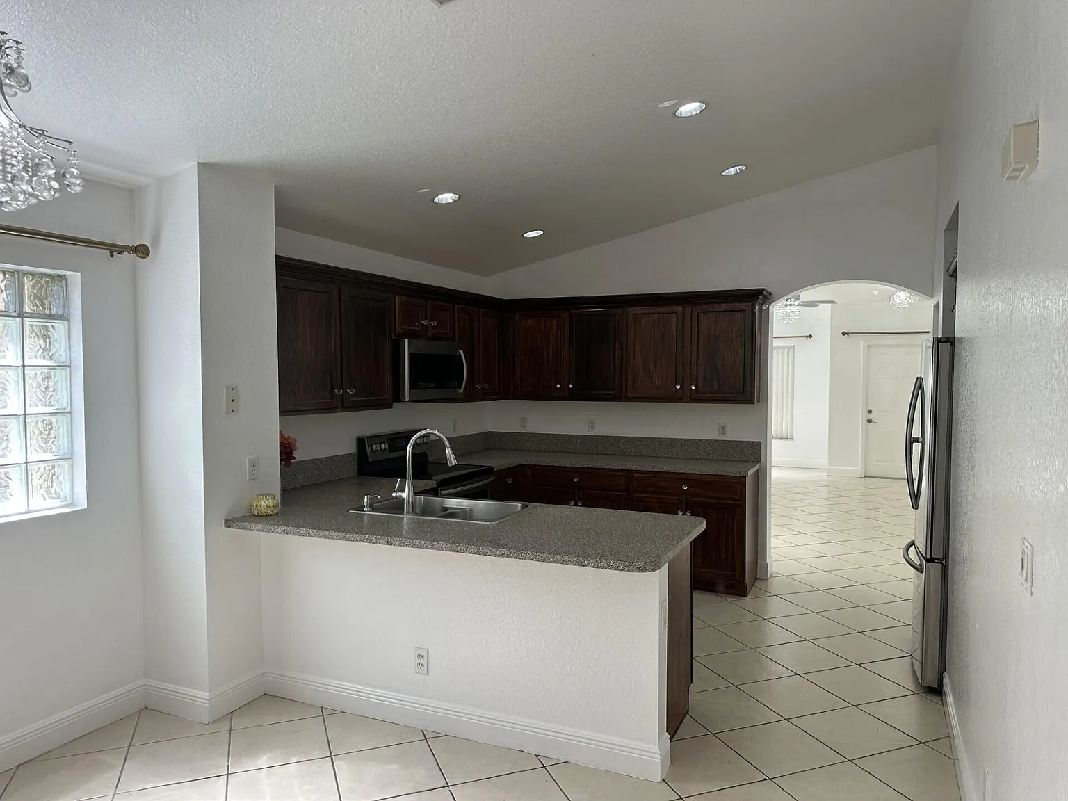 3 bed, 2.5 bath, 1670 sqft, $3,000 — Photo 3