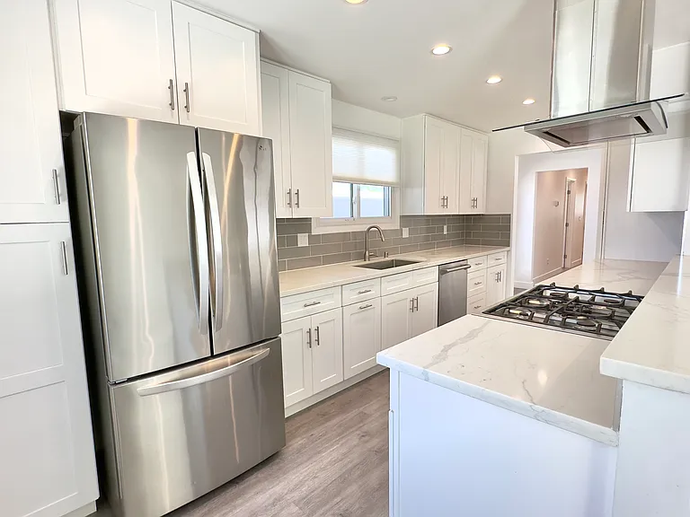 20243 Lassen St — Photo 4