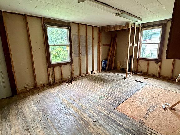 4th image of 310 Elm St