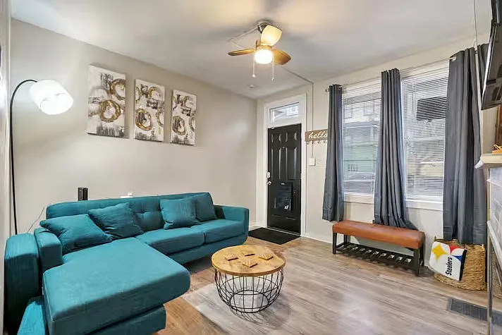 2 bed, 1.5 bath, 840 sqft, $4,000 — Photo 2