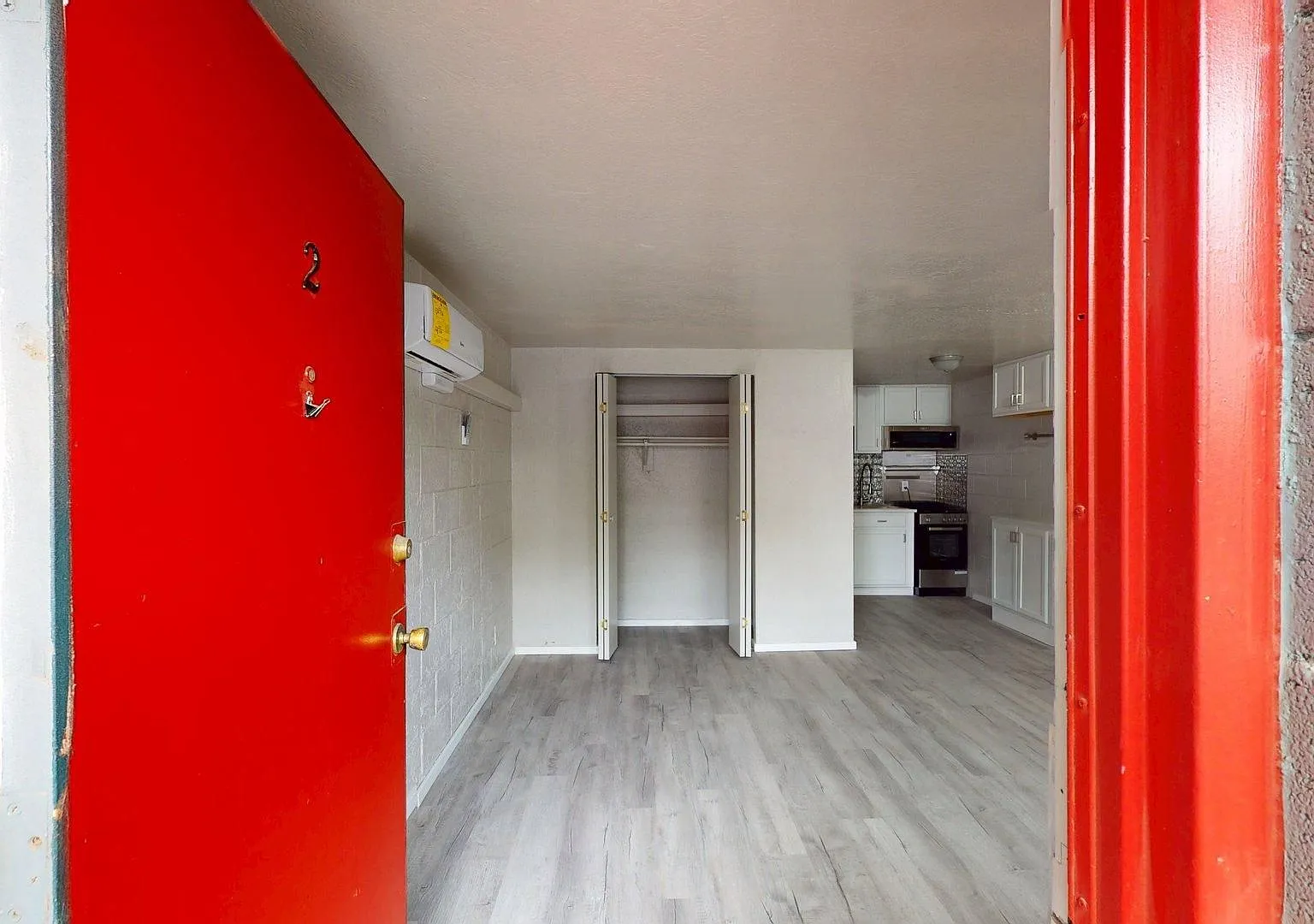 1601-1611 Gold Ave Se - Top End Renovated Studios 2 Blocks To Unm — Photo 4