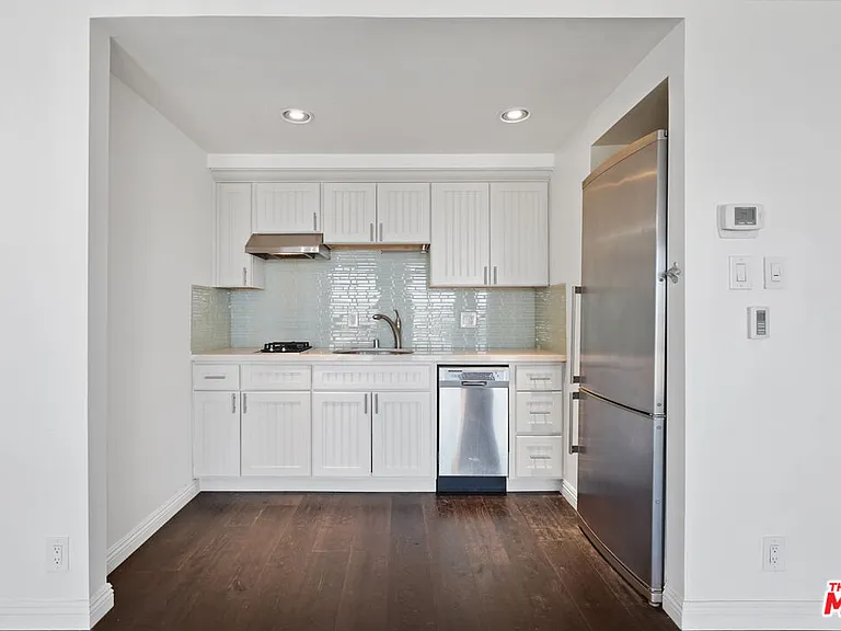 800 W 1st St #1409 — Photo 14
