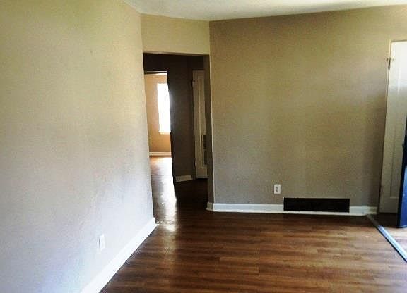 3rd image of 9810 Dennis Dr