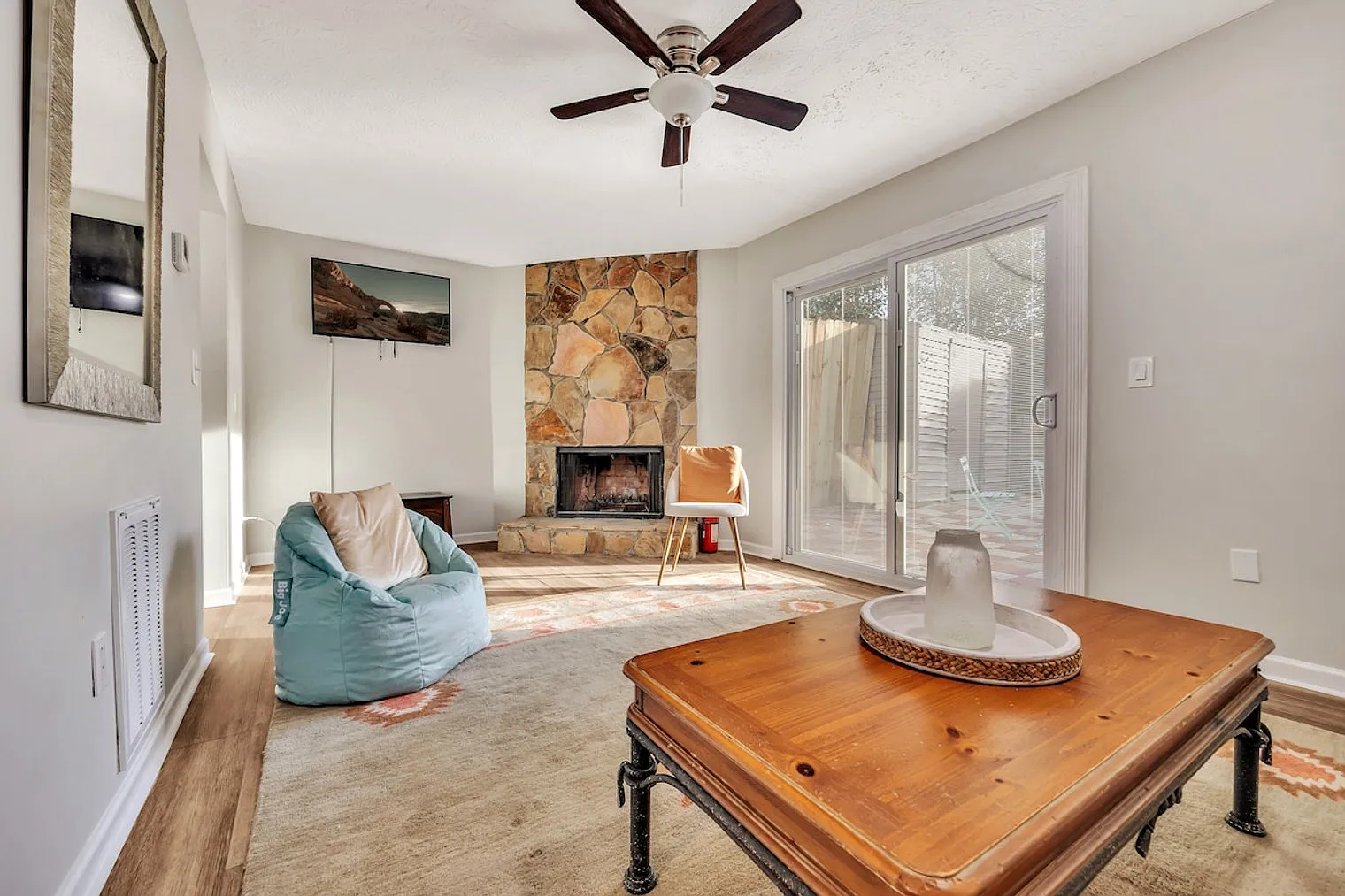 3 bed, 2.5 bath, $4,630 — Photo 4