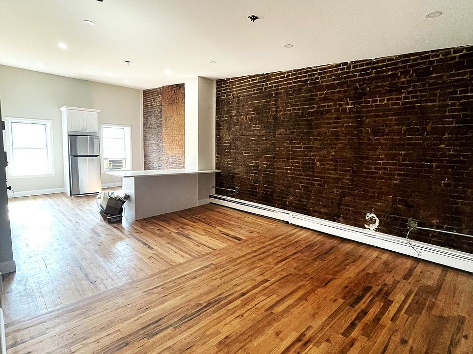 1st image of 321 Columbia St APT 2