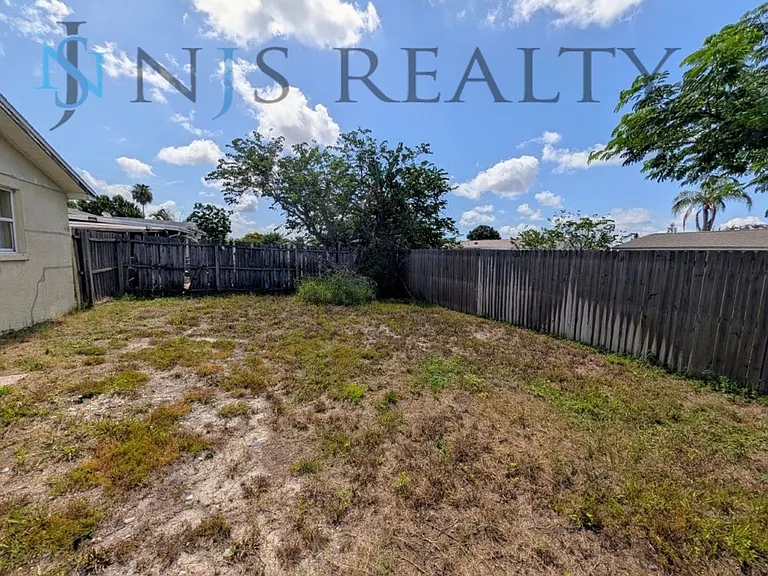 3034 Roxbury Dr — Photo 15