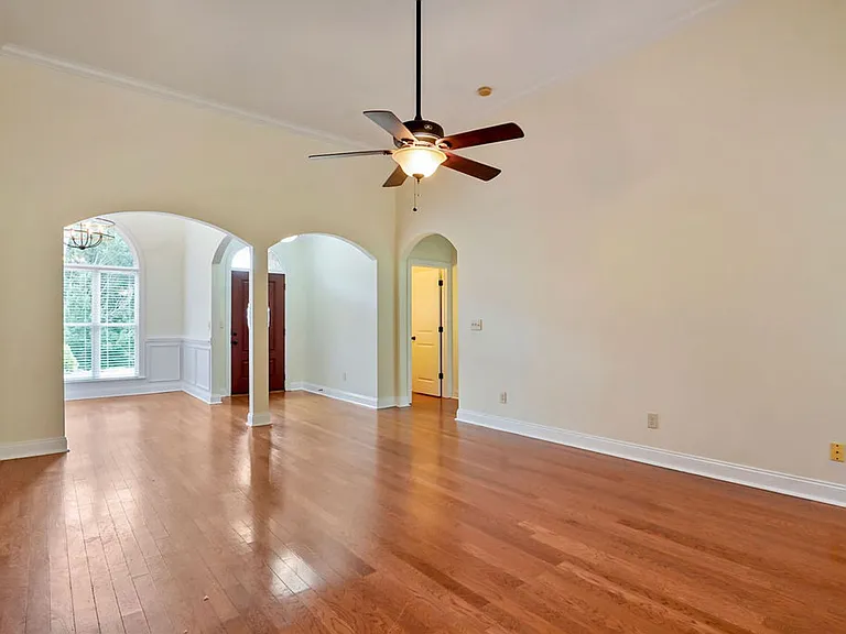 710 Valley St — Photo 14