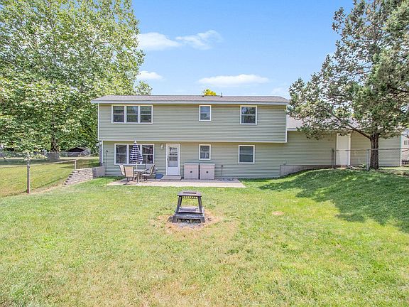 4th image of 4959 Bluff Dr NE