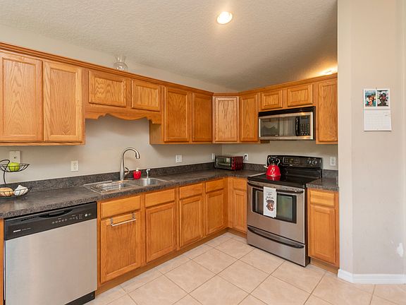 5th image of 625 Newton St