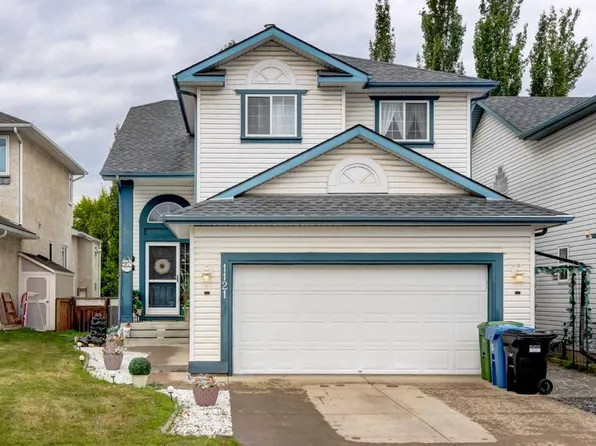 1121 E Sierra Morena Ct SW, Calgary, AB T3H 3N1