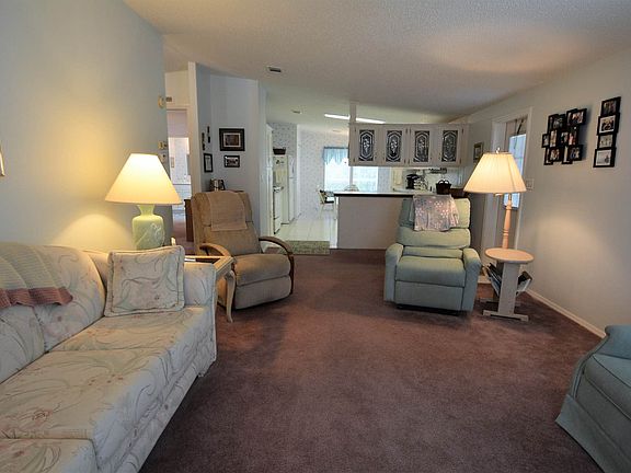 LARGE LIVING ROOM
