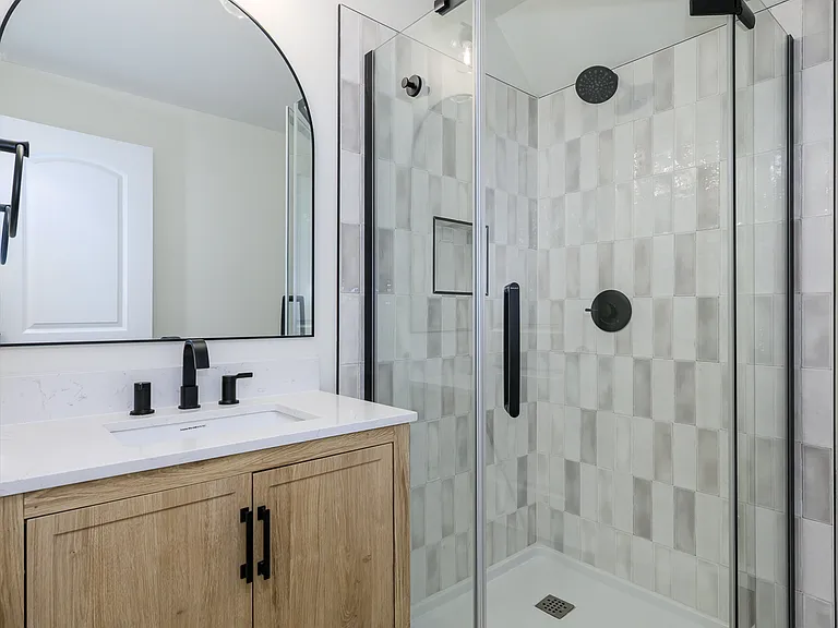 5750 Waterman Blvd — Photo 23