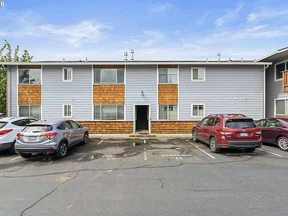 2nd image of 3925 SW Multnomah Blvd #201