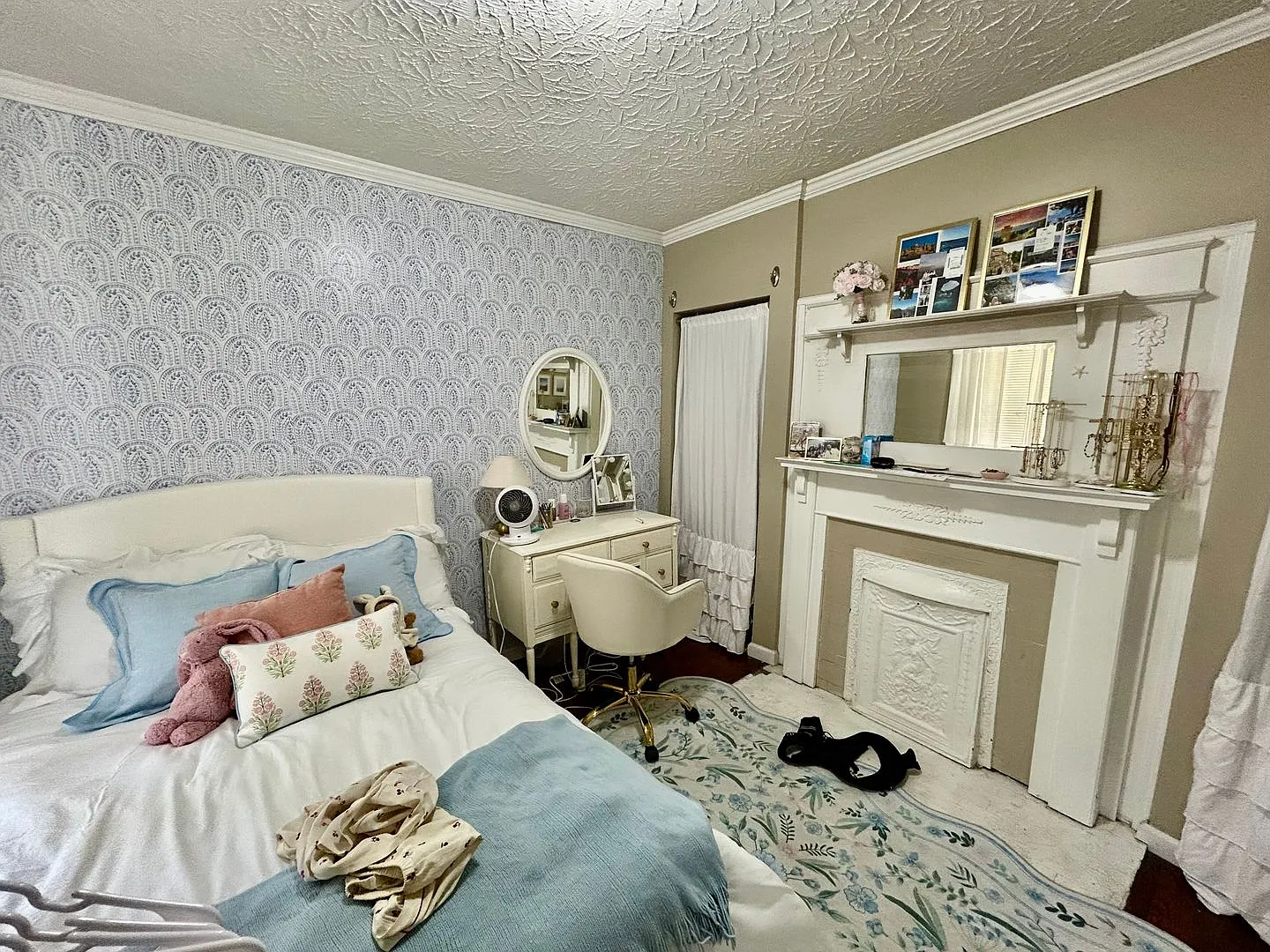 5 Bedroom House Ready for Pre-lease! — Photo 3