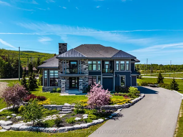 9 Windrose Valley Blvd, Clearview, ON L9Y 0K2