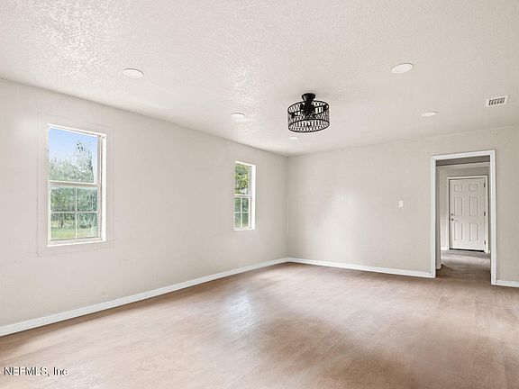 4th image of 5851 PARIS Avenue