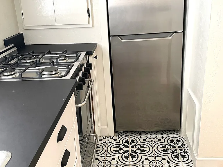 Kitchen, stainless appliances, gas stove