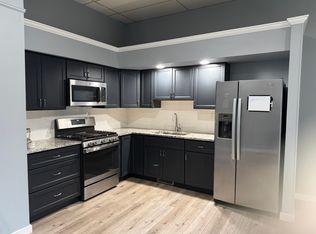 229 E Park Ave #1W-1, Libertyville, IL 60048