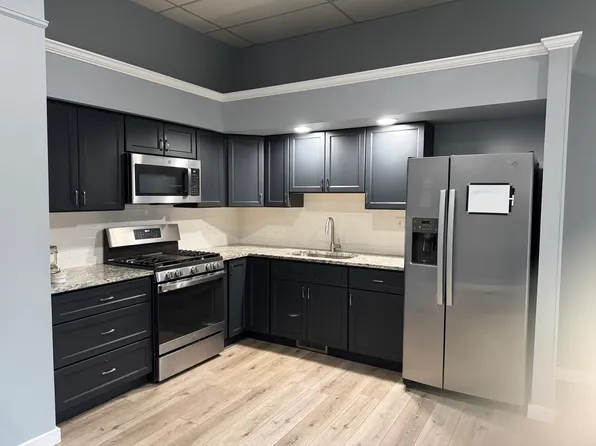229 E Park Ave #1W-1, Libertyville, IL 60048