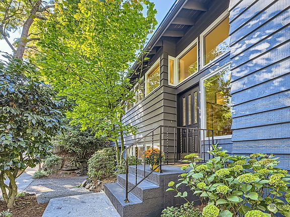 4th image of 10415 35th Avenue NE