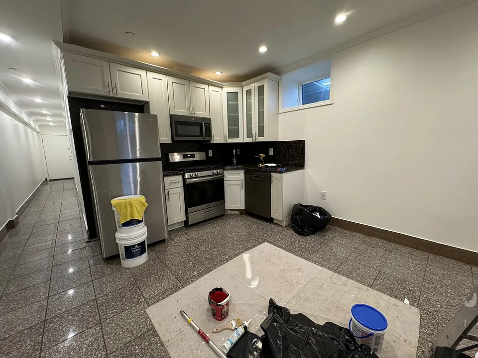 377 Danforth Ave #9