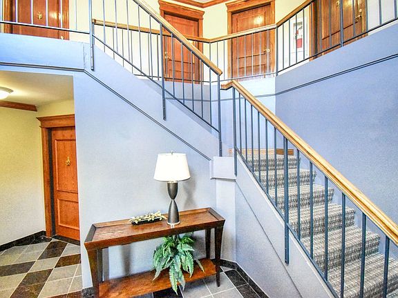 2nd image of 109 White Oak Ct APT 7