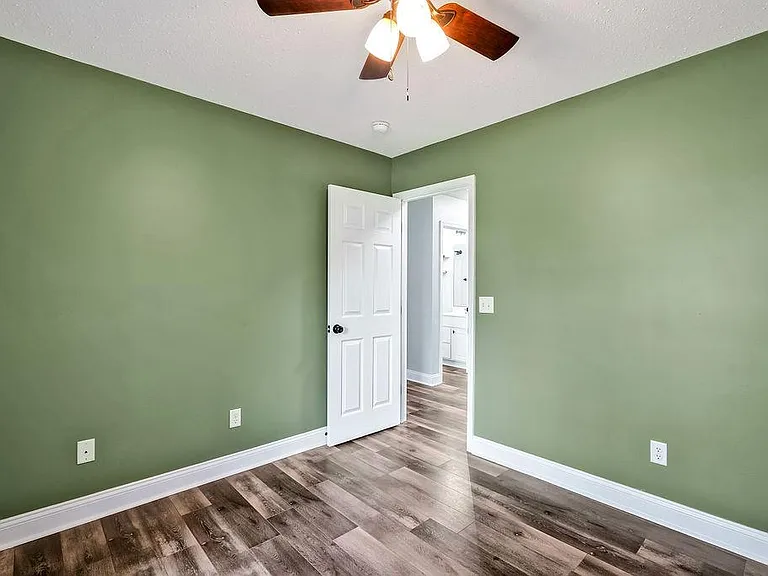 Guest bedroom #1