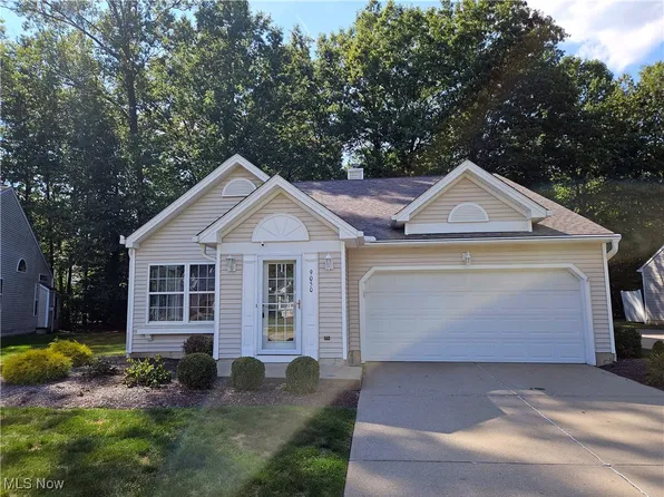 9050 Ashwood Ct, Olmsted Falls, OH 44138
