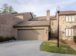 5 Folkstone Dr, Greensboro, NC 27403