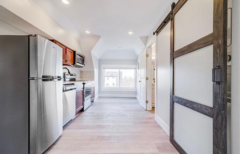 1st image of 521 Brookline Blvd APT 4