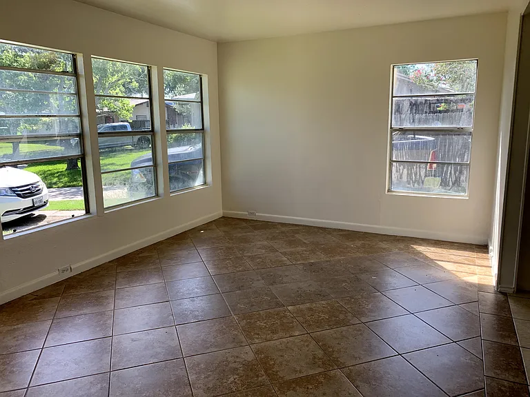 4006 King Richard Dr — Photo 3