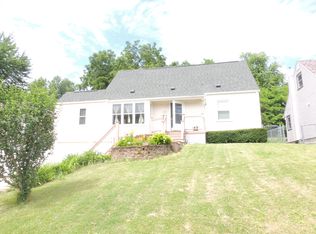 2316 N 10th St, Clinton, IA 52732
