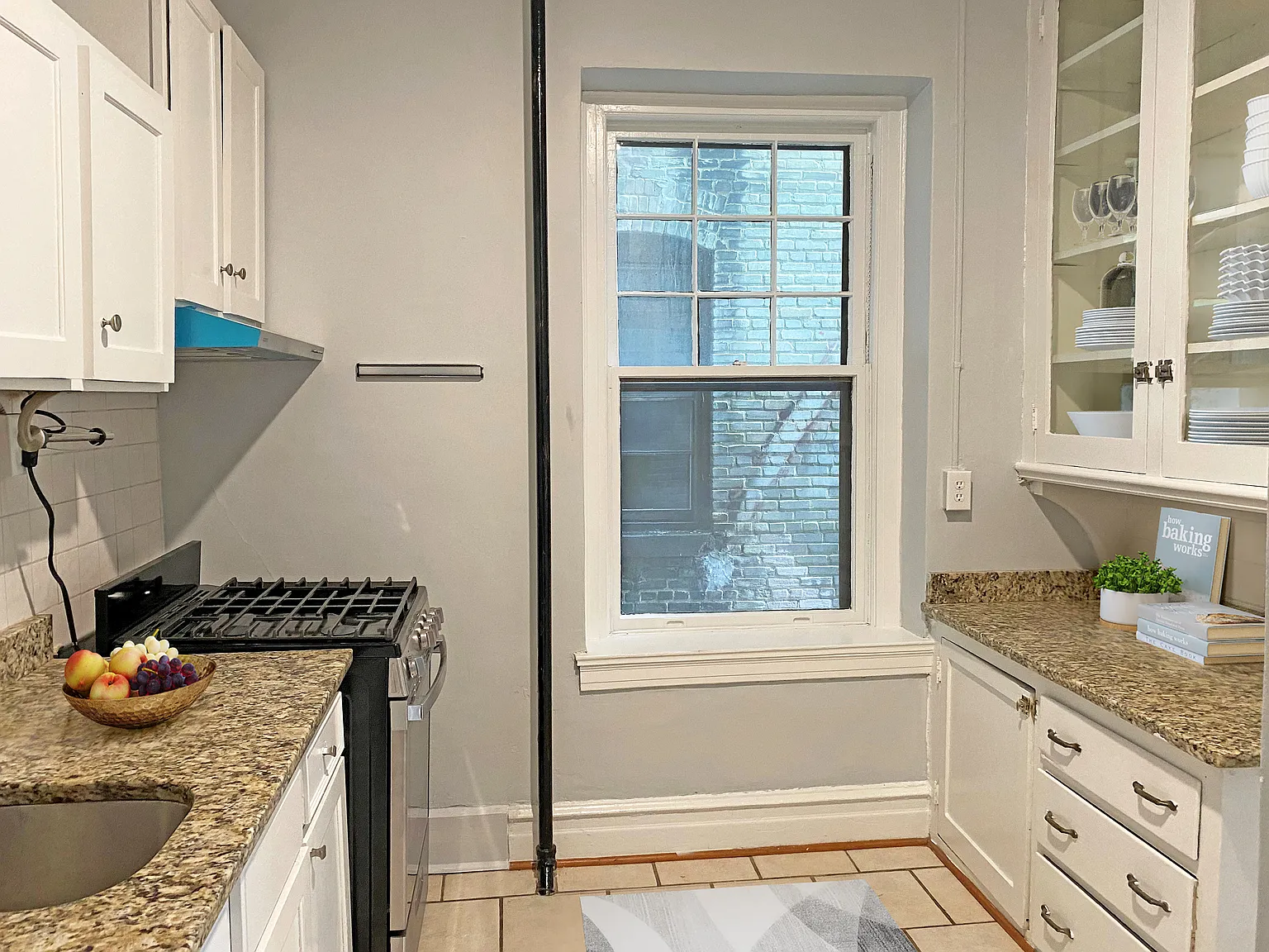 Carolina Apartments — Photo 3