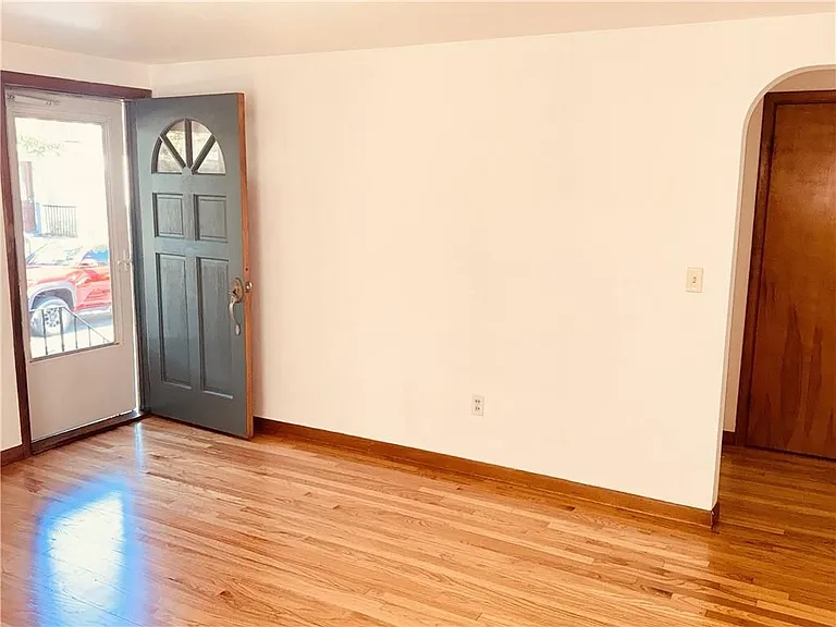 25 Thurston Ave #B — Photo 3