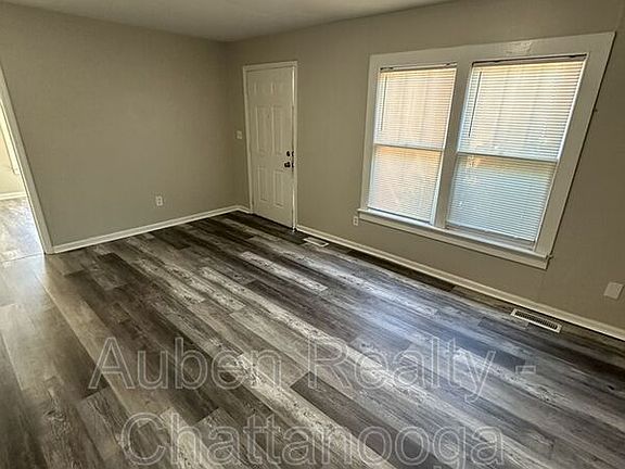 2nd image of 304 James St