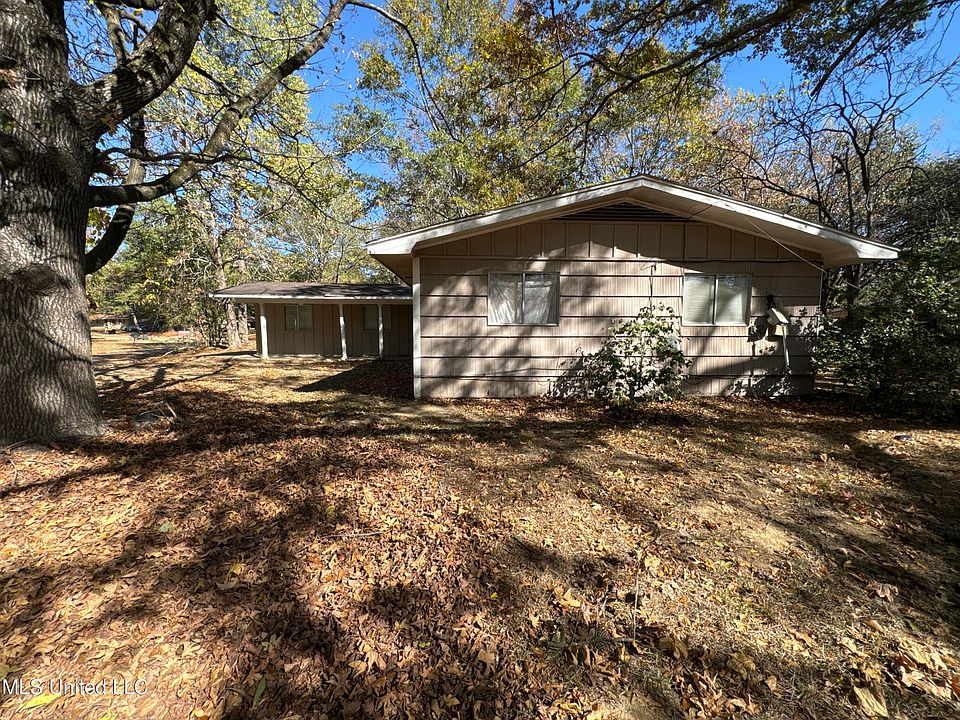 2nd image of 2998 Kentwood Dr
