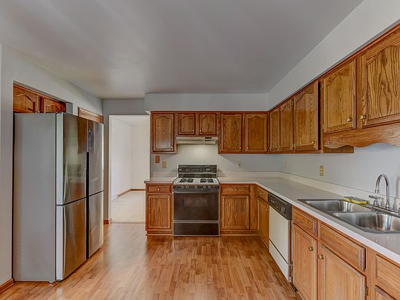3rd image of 7634 Dove Dr