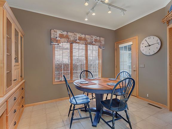 5th image of 2250 Viking Dr