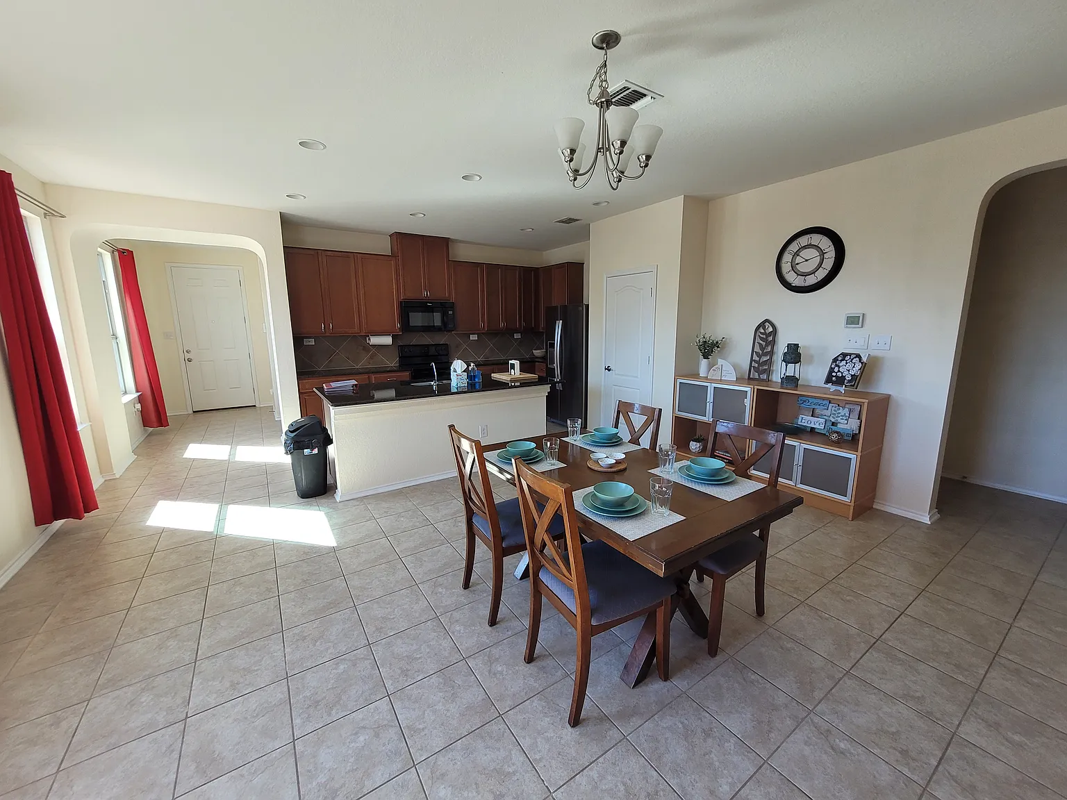 4 bed, 1900 sqft, $700 — Photo 4