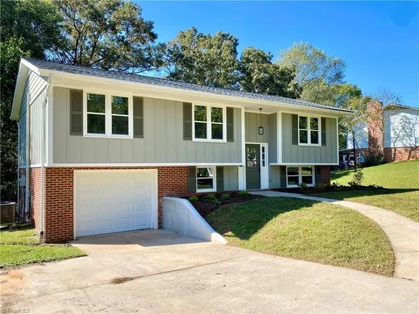 909 Osborne Sunset Dr, North Wilkesboro, NC 28659