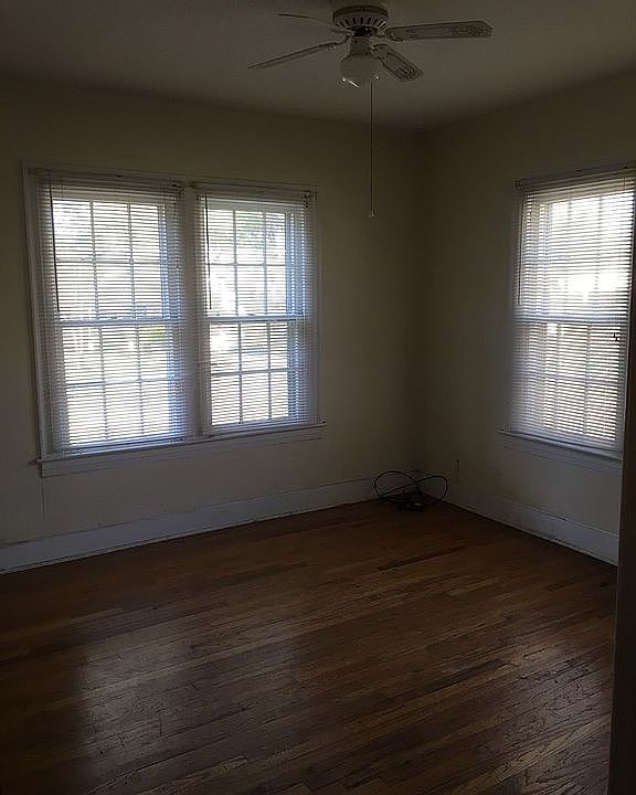 2nd image of 2816 Clark St