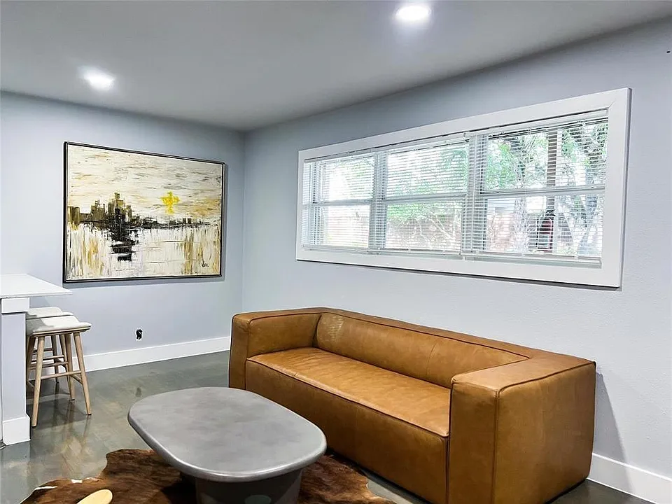 1405 Hyde Park Blvd #7