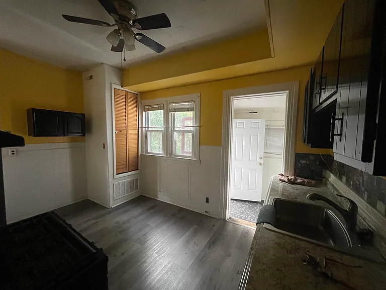 12 Rutgers Pl — Photo 3