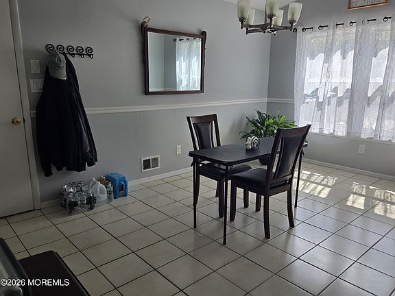 5th image of 51 Nautilus Dr