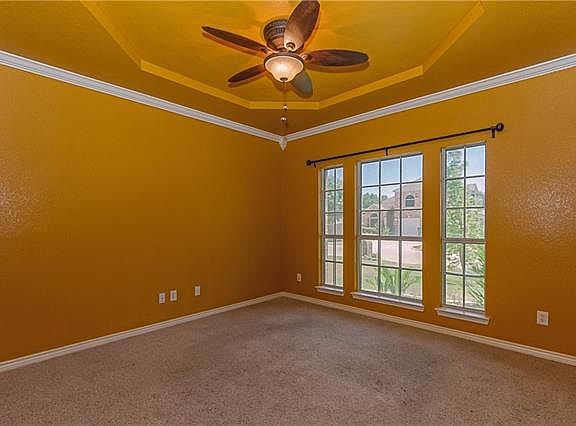 2nd image of 1402 Chateau Ln
