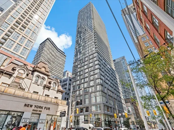 101 Peter St #716, Toronto, ON M5V 0G6