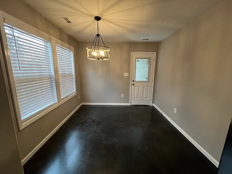 1336 NE Michigan Ave — Photo 21