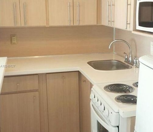 3rd image of 6484 Indian Creek Dr APT 113